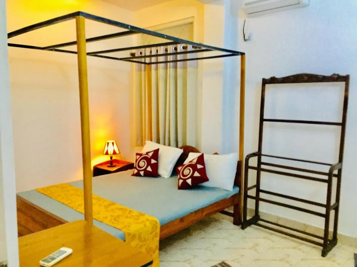 British 02 Hotel Negombo 0*,  Sri Lanka